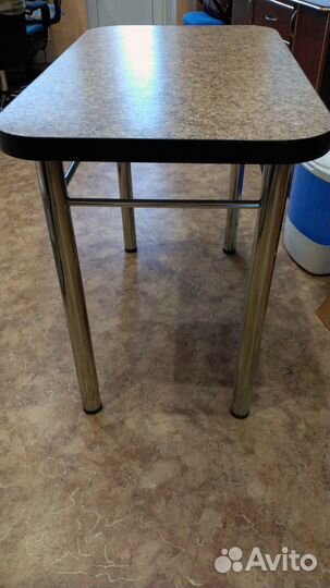 Продам кухонный стол б\у в отличном состоянии