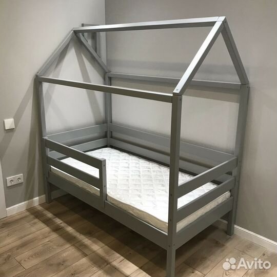Детская кровать домик