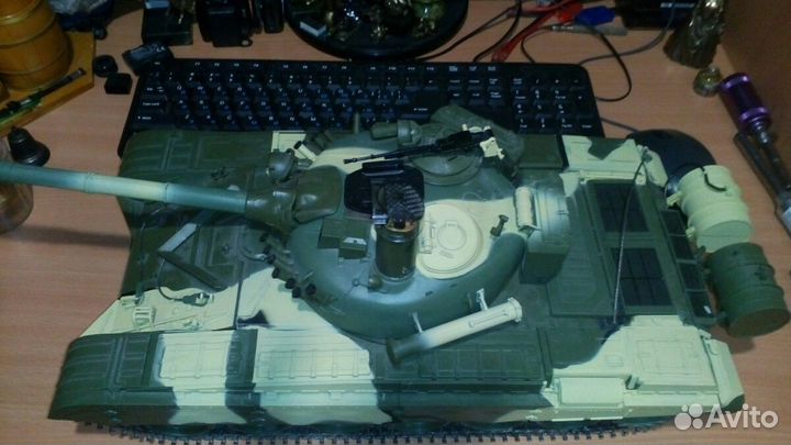 Модель танка Т72 хаки большой 1:16