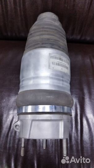 Пневмабаллон передний Volkswagen Touareg II NF