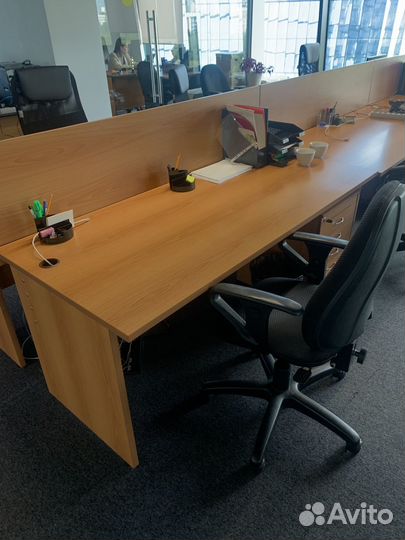 Офисный стол