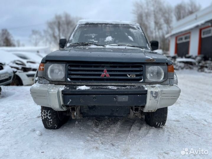 Суппорт передний левый правый Митсубиши Паджеро 2