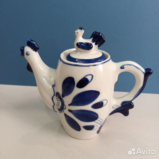 Фарфор,кольца для салфеток,чайник,штоф, петух