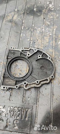 Крышка коленвала М112