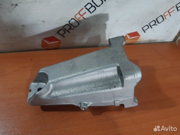 Кронштейн двигателя правый Mercedes Glc X253 M274