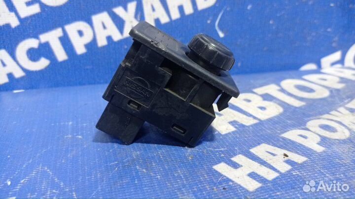 Блок управления зеркалами Nissan Almera N16 седан