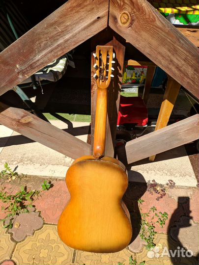 Акустическая гитара