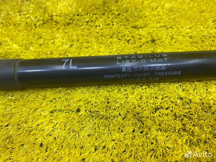 Амортизатор задней двери задний Toyota Sienta