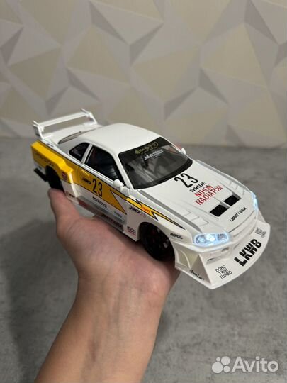 Модель авто Nissan Skyline GT-R R34 lbwk 1:24