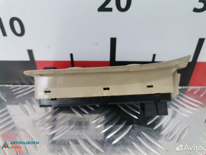 Блок управления стеклоподъемниками Audi A6 4B/C5