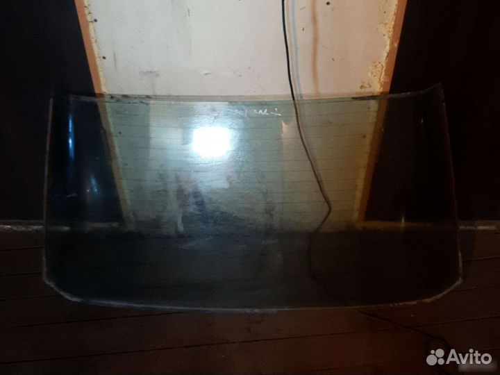 Стекло заднее Mercedes Benz w201