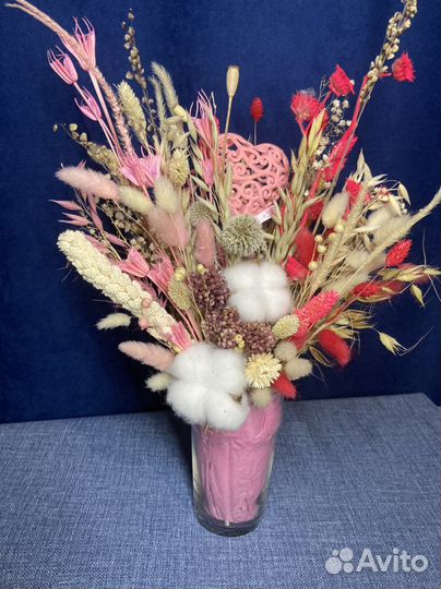 Букет из сухоцветов в вазе
