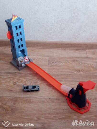 Hot wheels трек + машинка