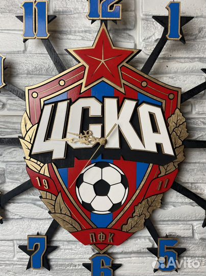 Эмблема Цска из дерева, настенные часы