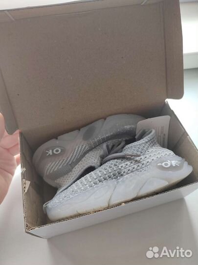 Кроссовки изики детские