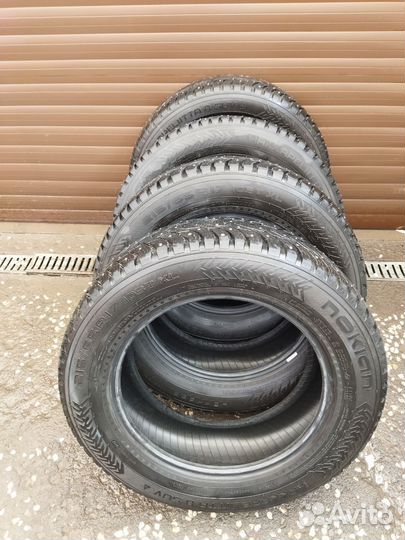 Nokian Tyres Hakkapeliitta 8 SUV 215/65 R17 102T