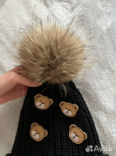 Шапка с мишками и с помпоном