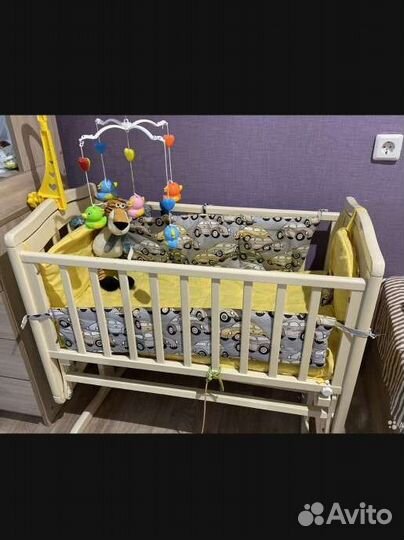 Детская кроватка с маятником(люлька)