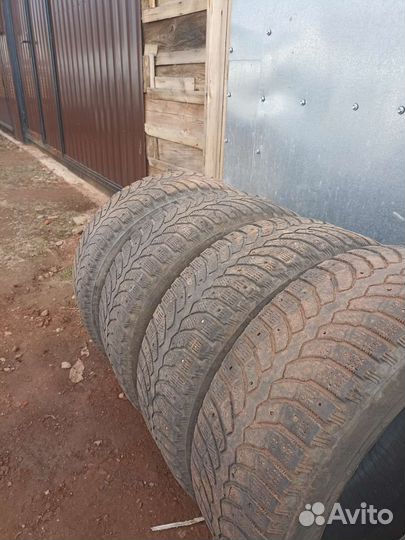 Bridgestone Blizzak Spike-01 205/55 R16