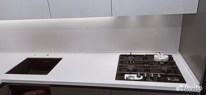 Кухонная столешница из иск камня Hi-Macs м2