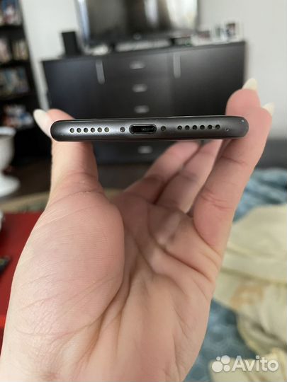 Телефон iPhone 8 64 gb