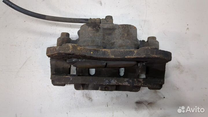 Суппорт левый передний Mitsubishi Outlander