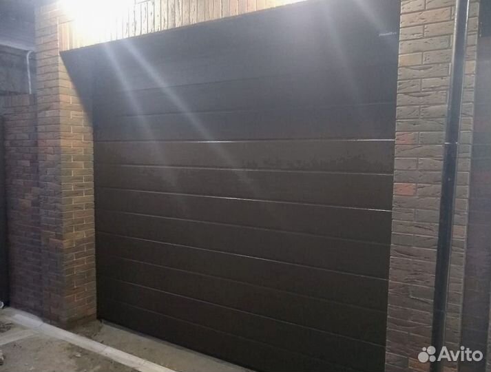 Секционные ворота