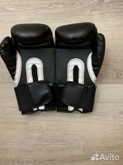 Боксерские перчатки everlast 10oz