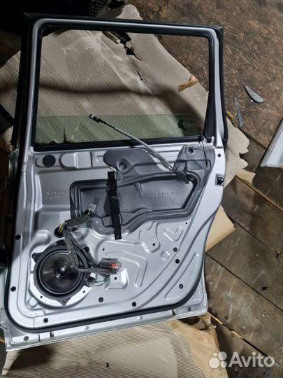 Дверь задняя правая Volvo V70 SZ B5254T2 2005