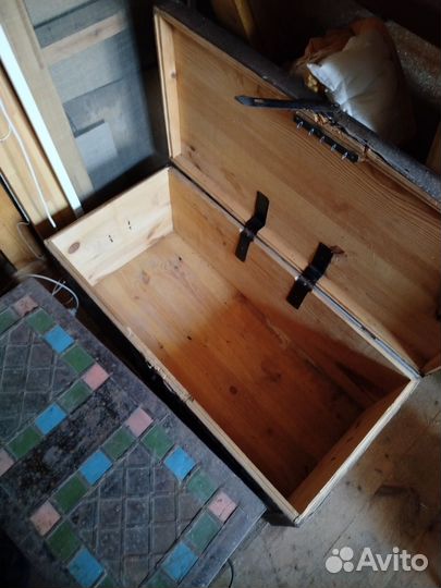 Сундук старинный