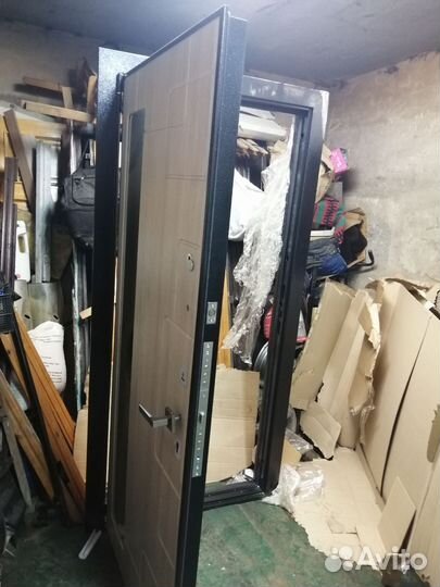 Продам новую металлическую дверь