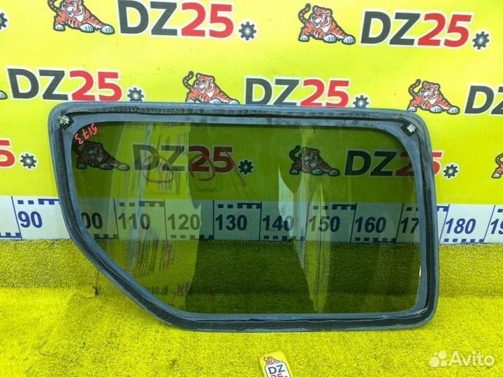 Стекло собачника заднее правое Suzuki Jimny 145109