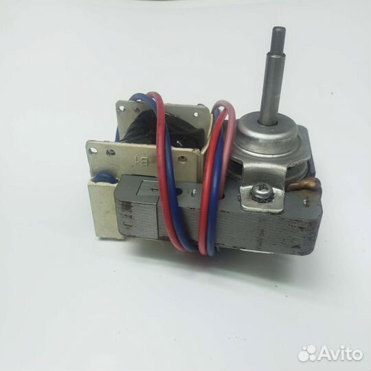 Двигатель для вытяжки или обогревателя