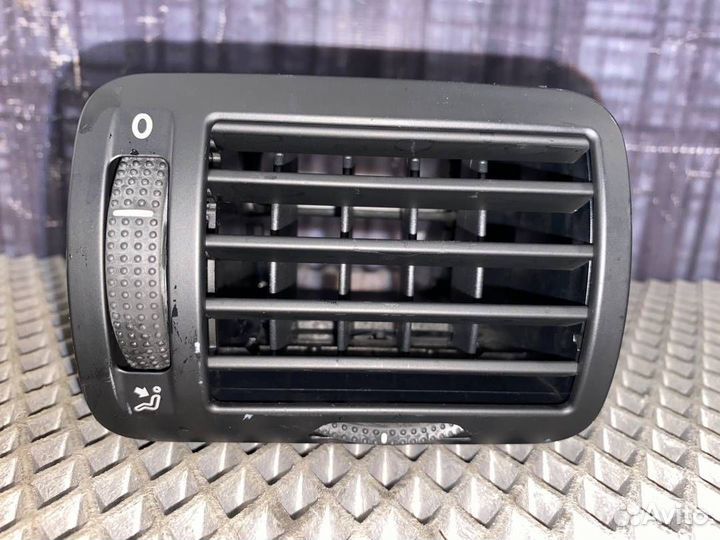 Воздуховод передний правый Volkswagen Passat