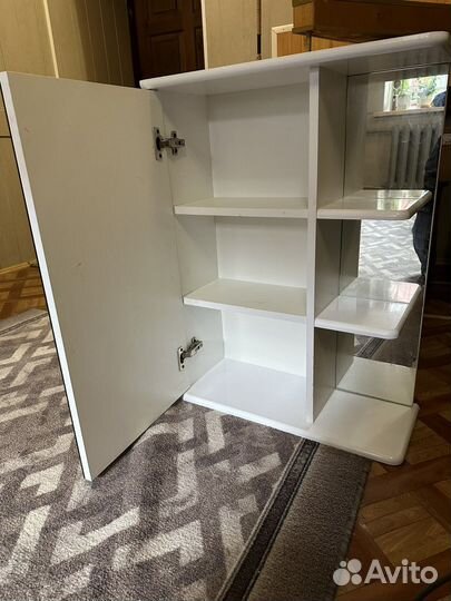 Навесной шкаф с зеркалом