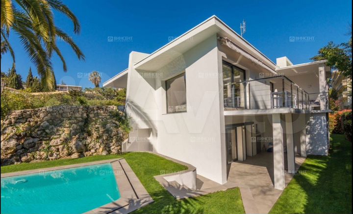 Коттедж 266 м² на участке 9 сот.