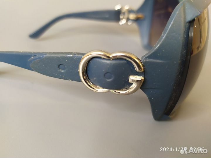 Очки солнцезащитные Gucci с кожаным чехлом