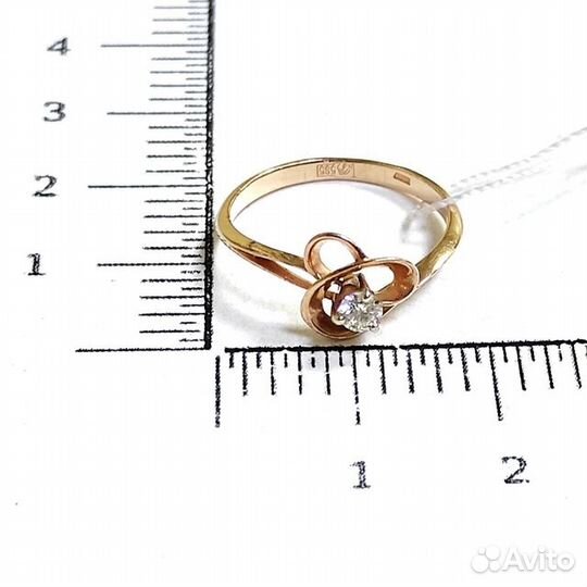 Золотое кольцо с бриллиантом 16,5р
