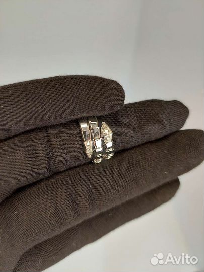 Золотое кольцо bvlgari