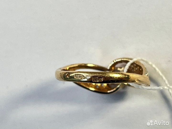 Кольцо с камнями золотое