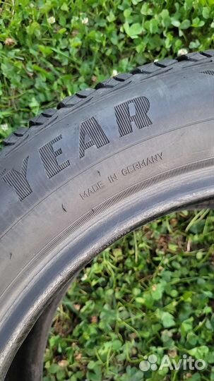 Goodyear UltraGrip Ice 2 215/55 R16 97T