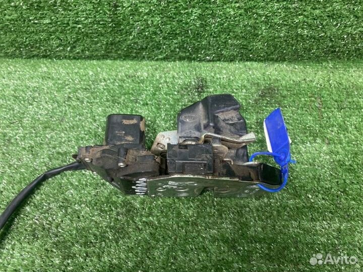 Замок двери задний правый Kia Spectra