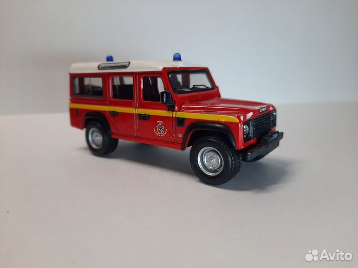 Модель Land Rover Defender 110 burago