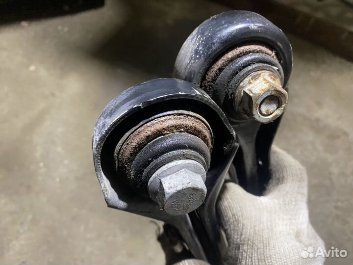 Рычаг поперечный верхний BMW E81 E87 E90