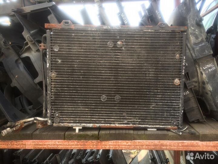 Радиатор кондиционера на мерседес W202/W208