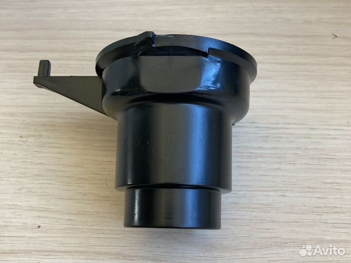 Крепление шланг Кирби к корпусу