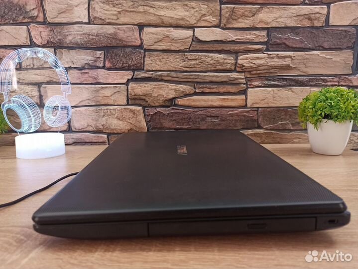 Надёжный ноутбук Asus