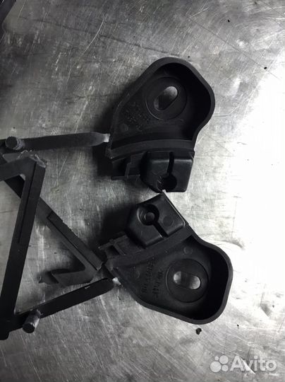 Крепление фары верх/низ Opel Astra H