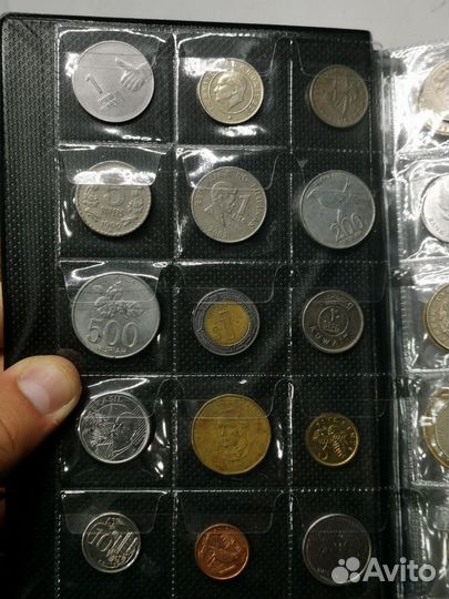 Иностранные монеты в альбоме
