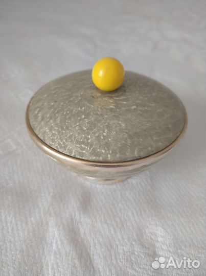 Пудреница СССР перламутр